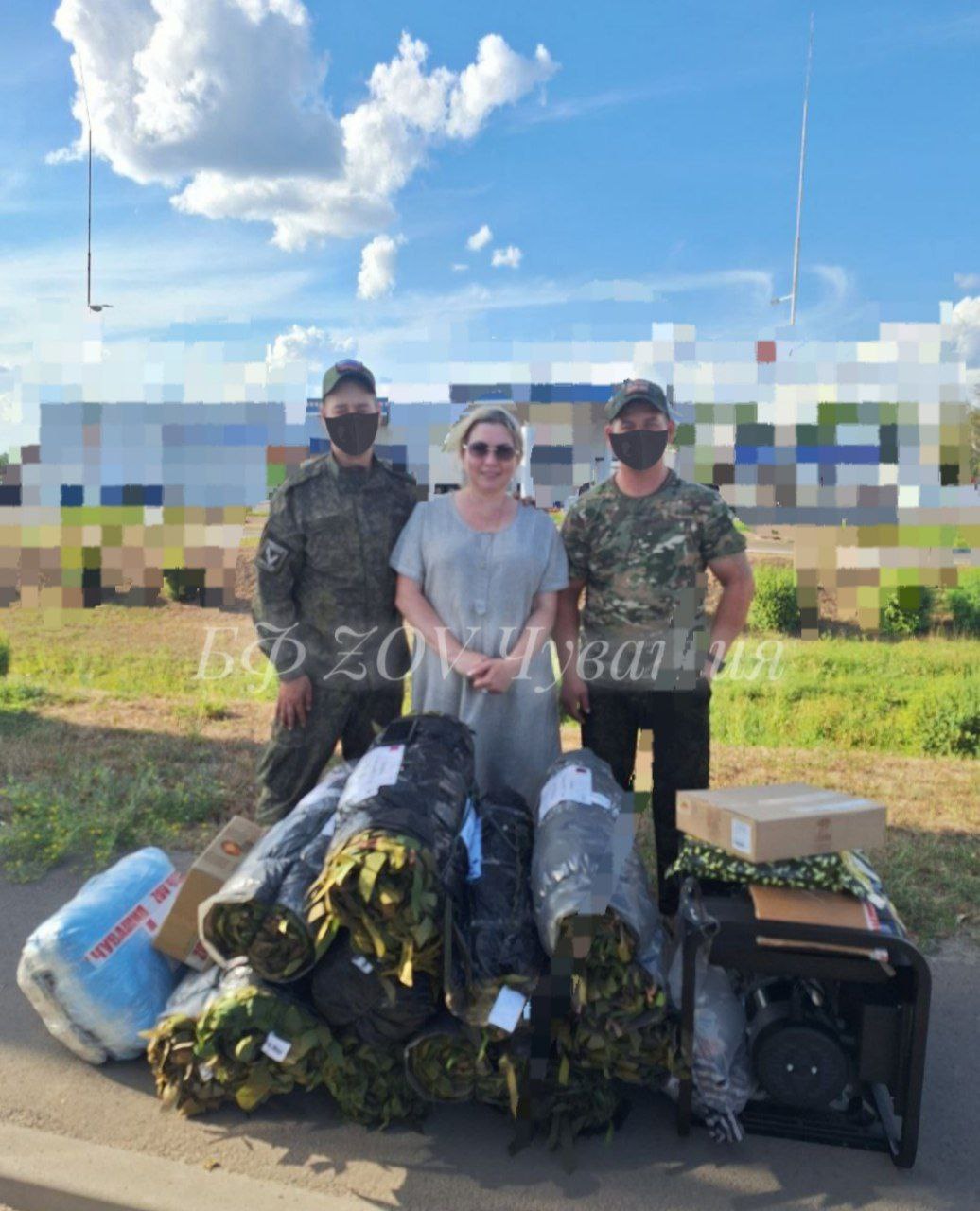 Бойцы получают именной груз